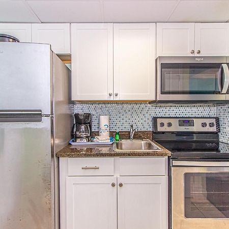 Oversized Ocean View Queen Suite With Beautiful Fireplace And Accents - Sleeps 4 Guests! Myrtle Beach Værelse billede