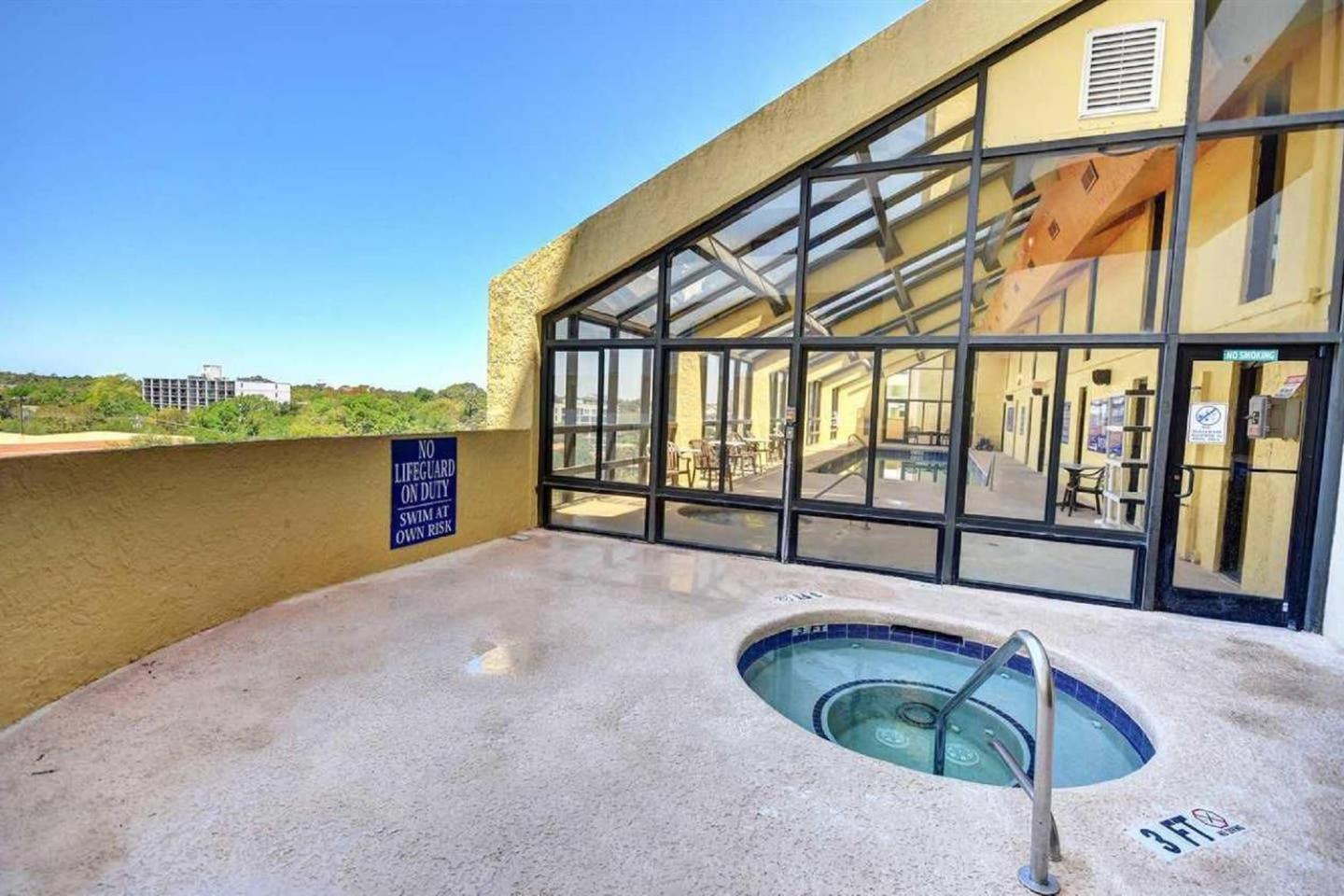 Oversized Ocean View Queen Suite With Beautiful Fireplace And Accents - Sleeps 4 Guests! Myrtle Beach Værelse billede