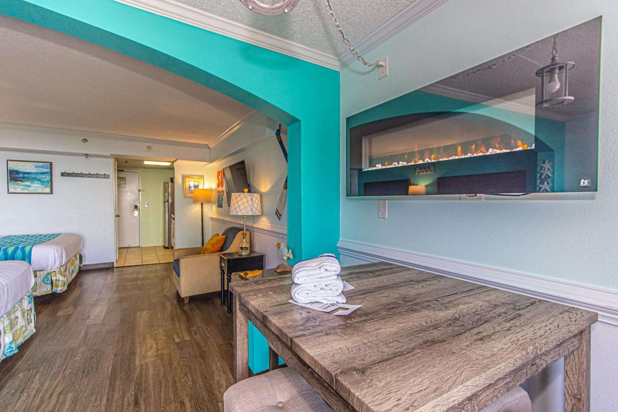 Oversized Ocean View Queen Suite With Beautiful Fireplace And Accents - Sleeps 4 Guests! Myrtle Beach Værelse billede