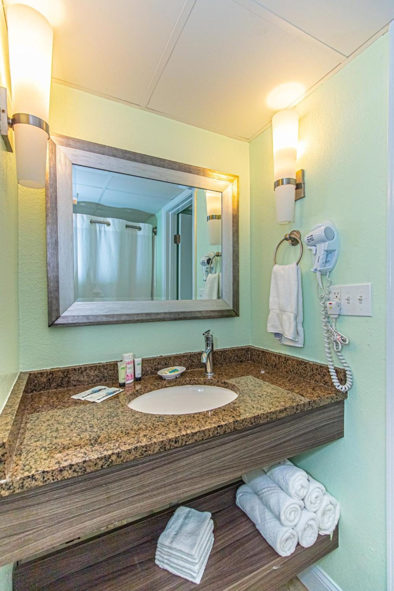 Oversized Ocean View Queen Suite With Beautiful Fireplace And Accents - Sleeps 4 Guests! Myrtle Beach Værelse billede